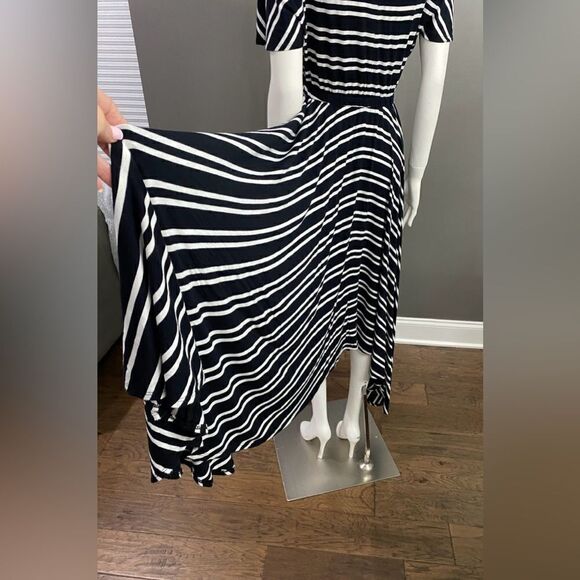 Bebe Black & White striped Flowy Maxi Dress V-neck short sleeve Size S/P - Picture 6 of 10